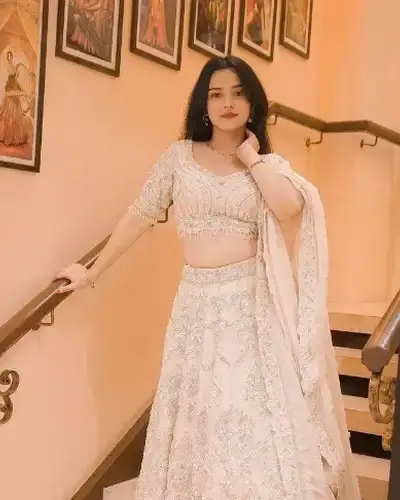 Escort Garhakota